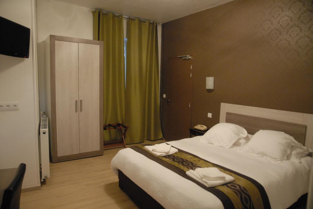 Logis Grand Hotel Pelisson ノントロン 部屋 写真