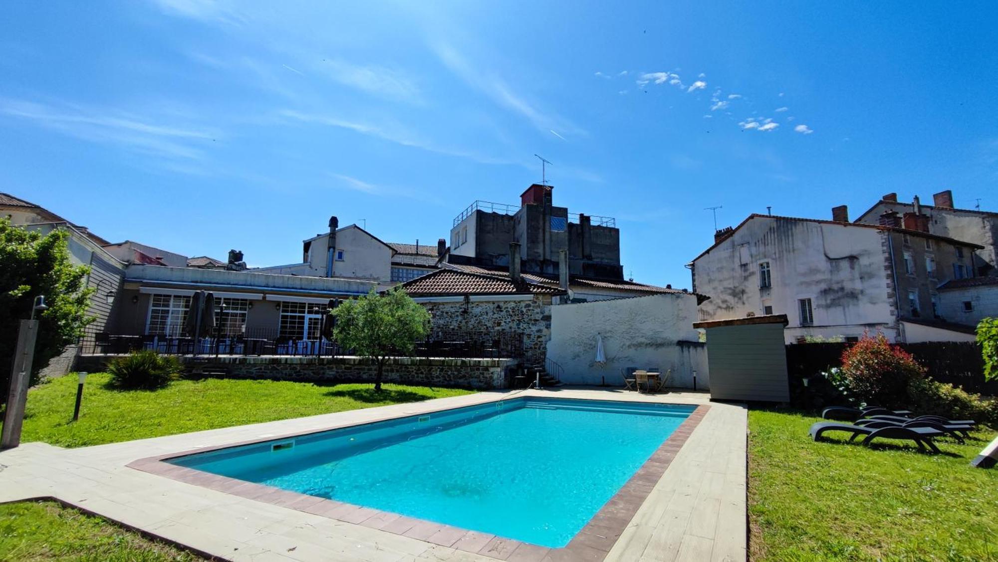 Logis Grand Hotel Pelisson ノントロン エクステリア 写真