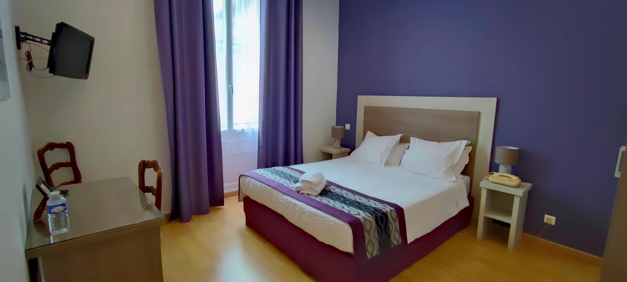 Logis Grand Hotel Pelisson ノントロン エクステリア 写真