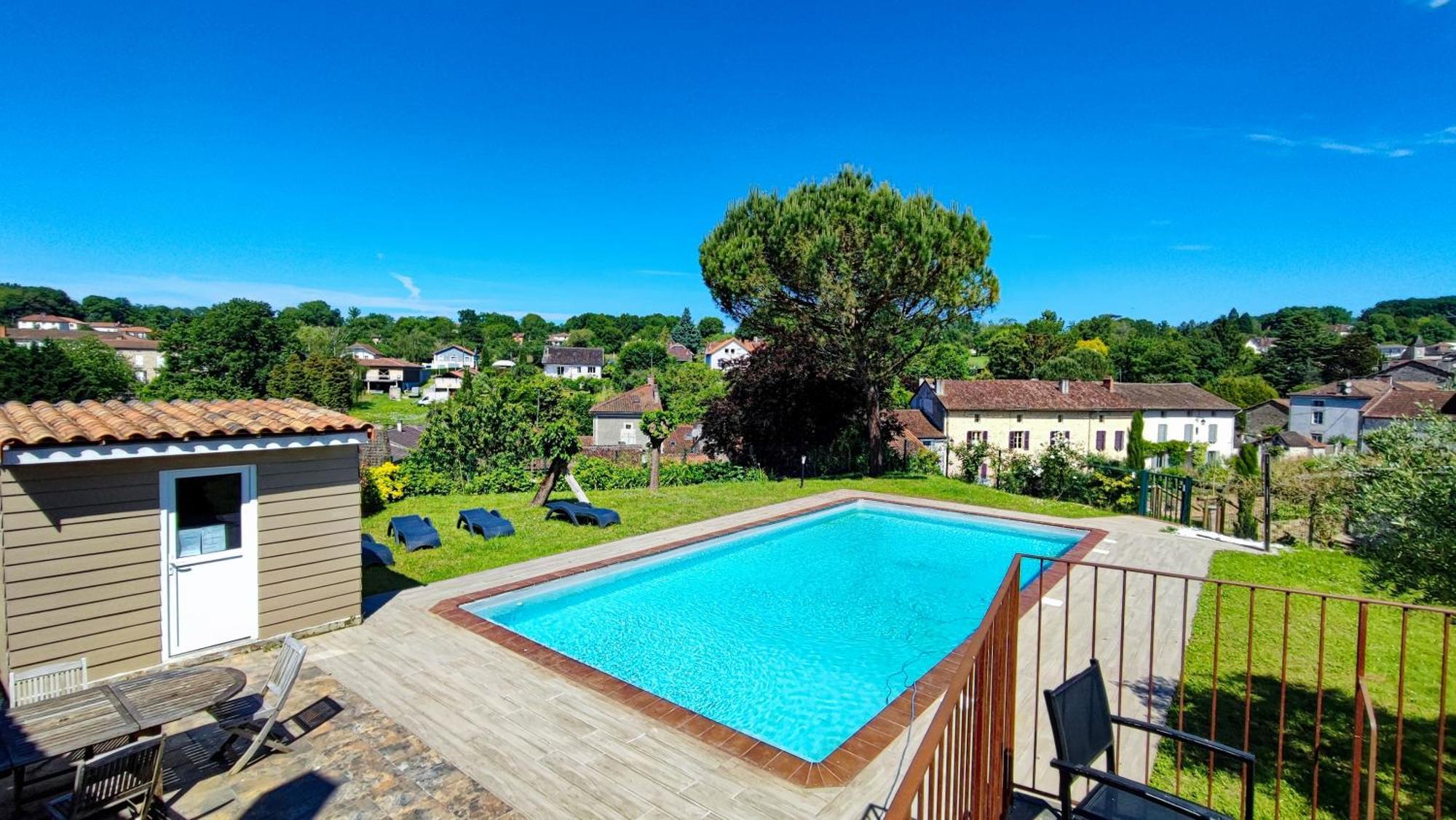 Logis Grand Hotel Pelisson ノントロン エクステリア 写真