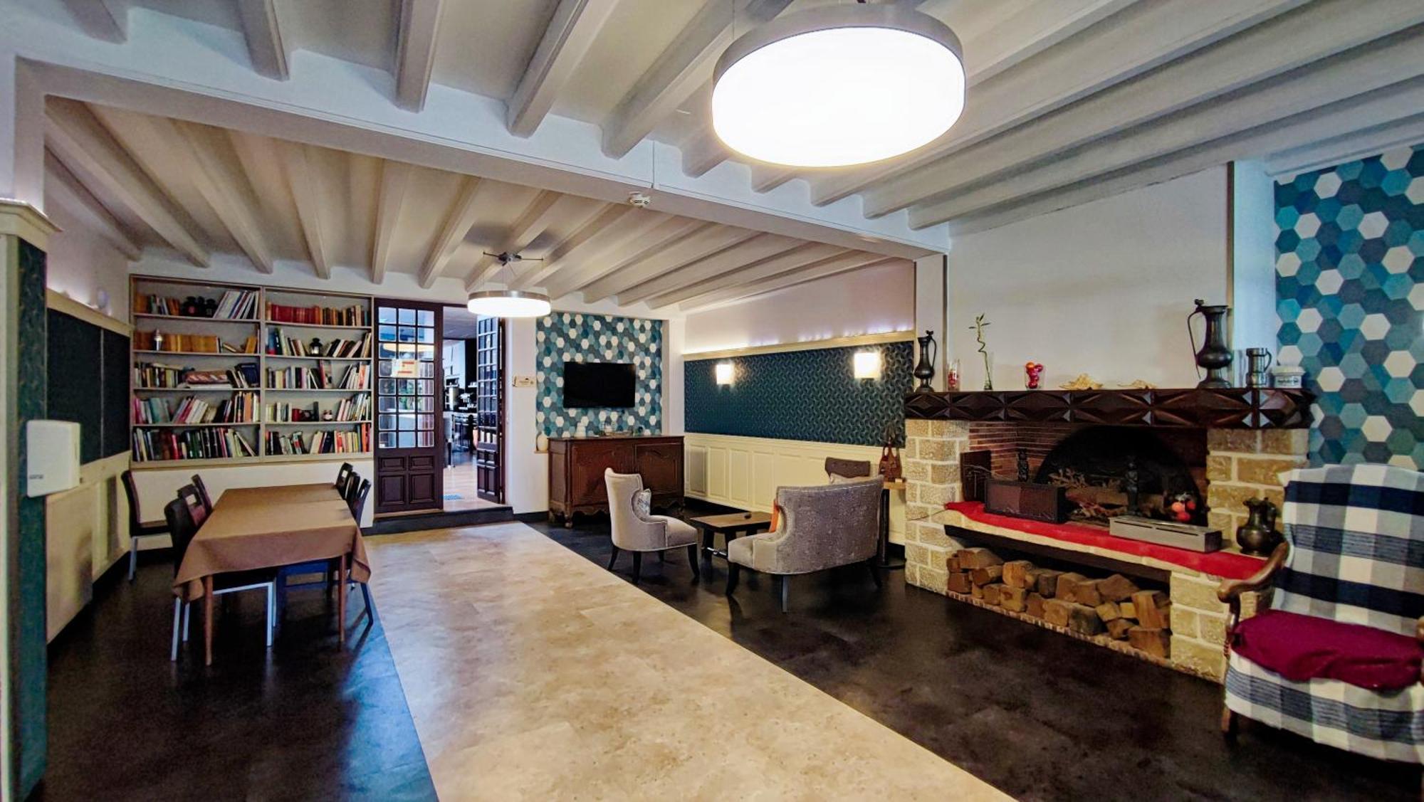 Logis Grand Hotel Pelisson ノントロン エクステリア 写真