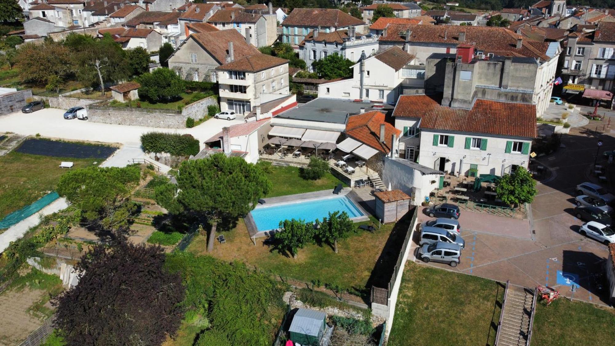 Logis Grand Hotel Pelisson ノントロン エクステリア 写真