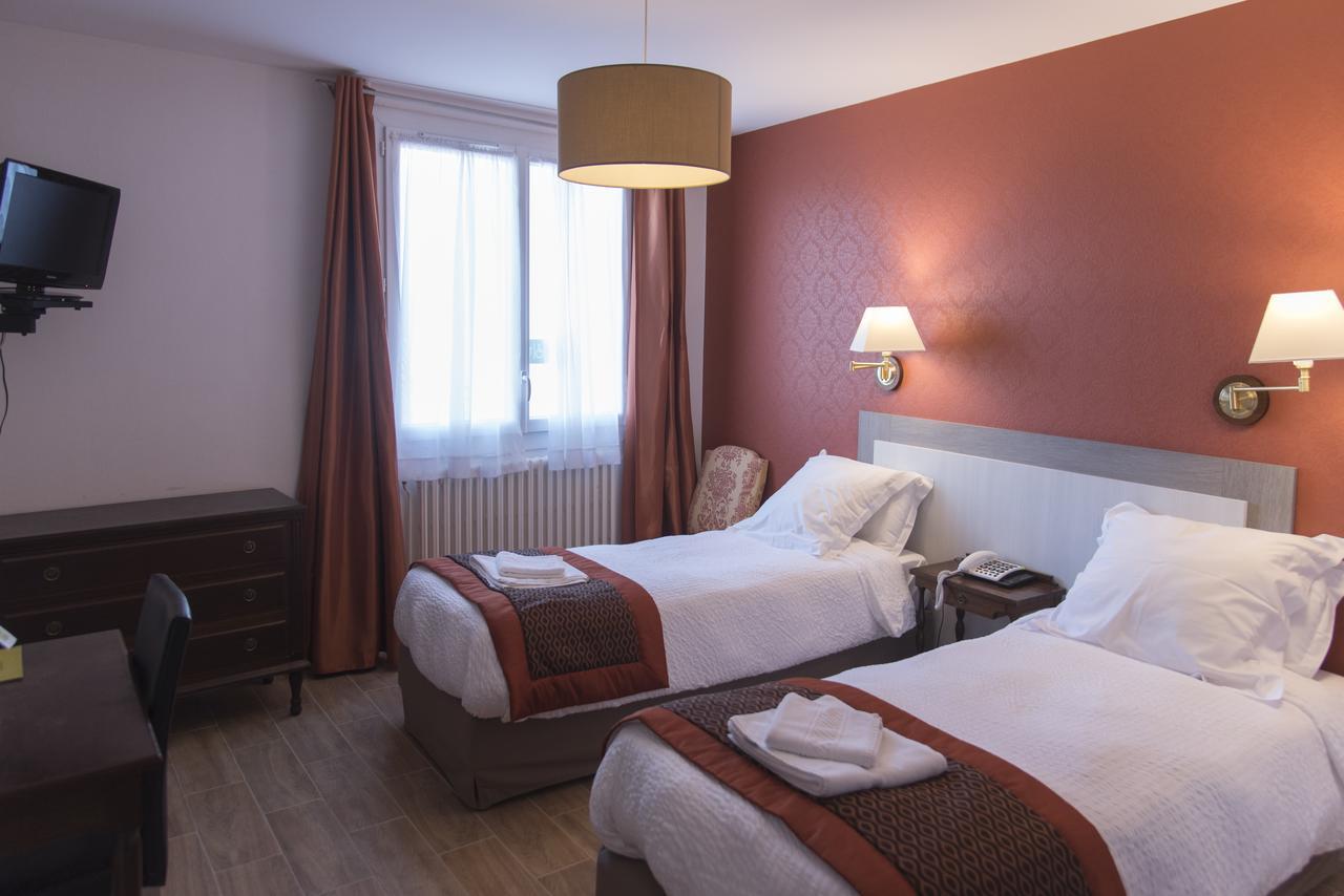 Logis Grand Hotel Pelisson ノントロン エクステリア 写真