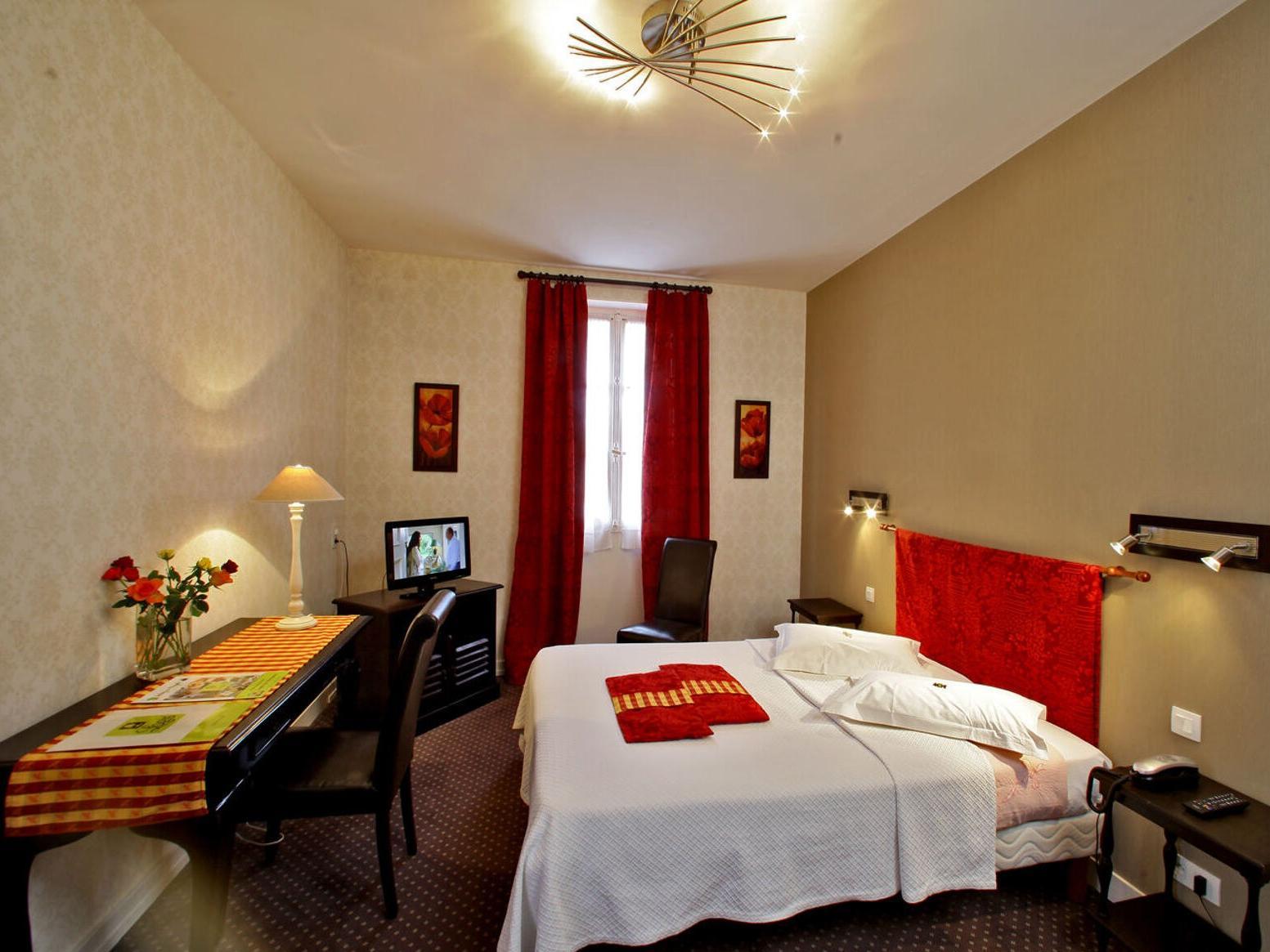 Logis Grand Hotel Pelisson ノントロン エクステリア 写真