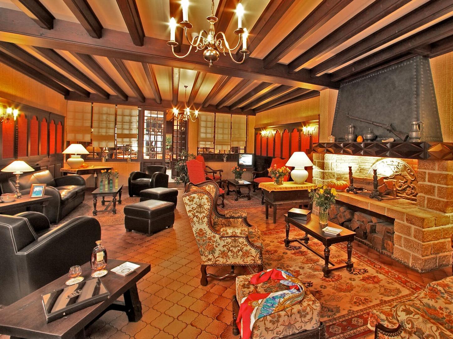 Logis Grand Hotel Pelisson ノントロン エクステリア 写真