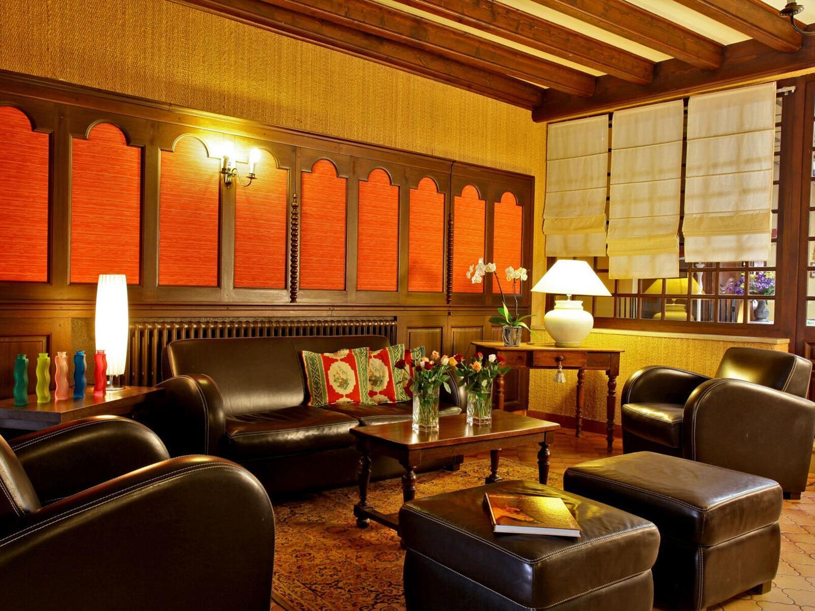 Logis Grand Hotel Pelisson ノントロン エクステリア 写真
