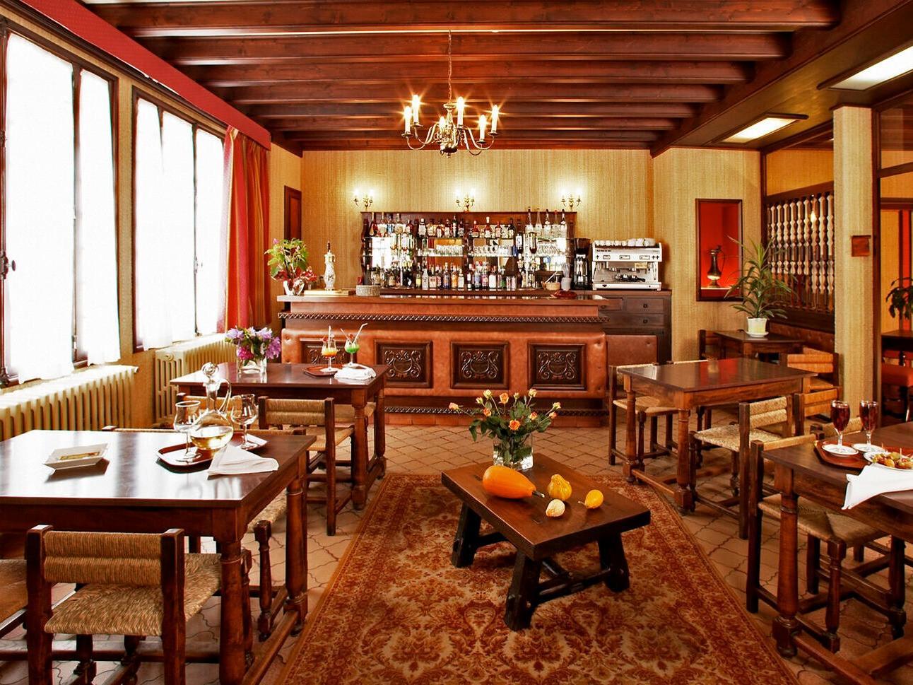 Logis Grand Hotel Pelisson ノントロン エクステリア 写真