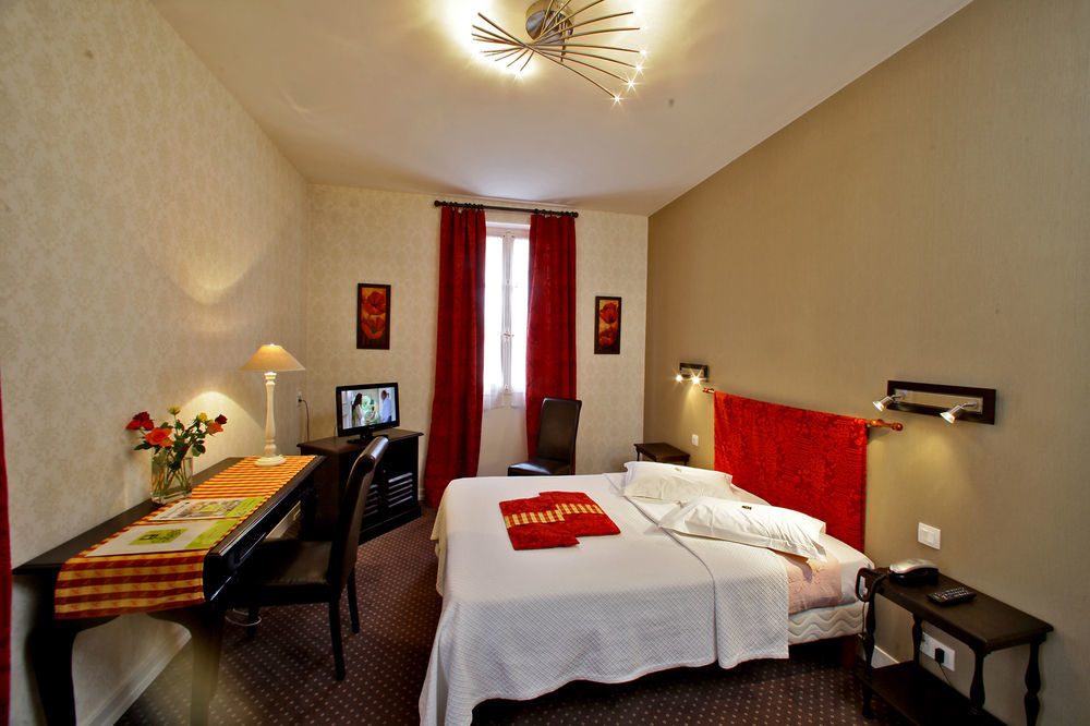 Logis Grand Hotel Pelisson ノントロン エクステリア 写真