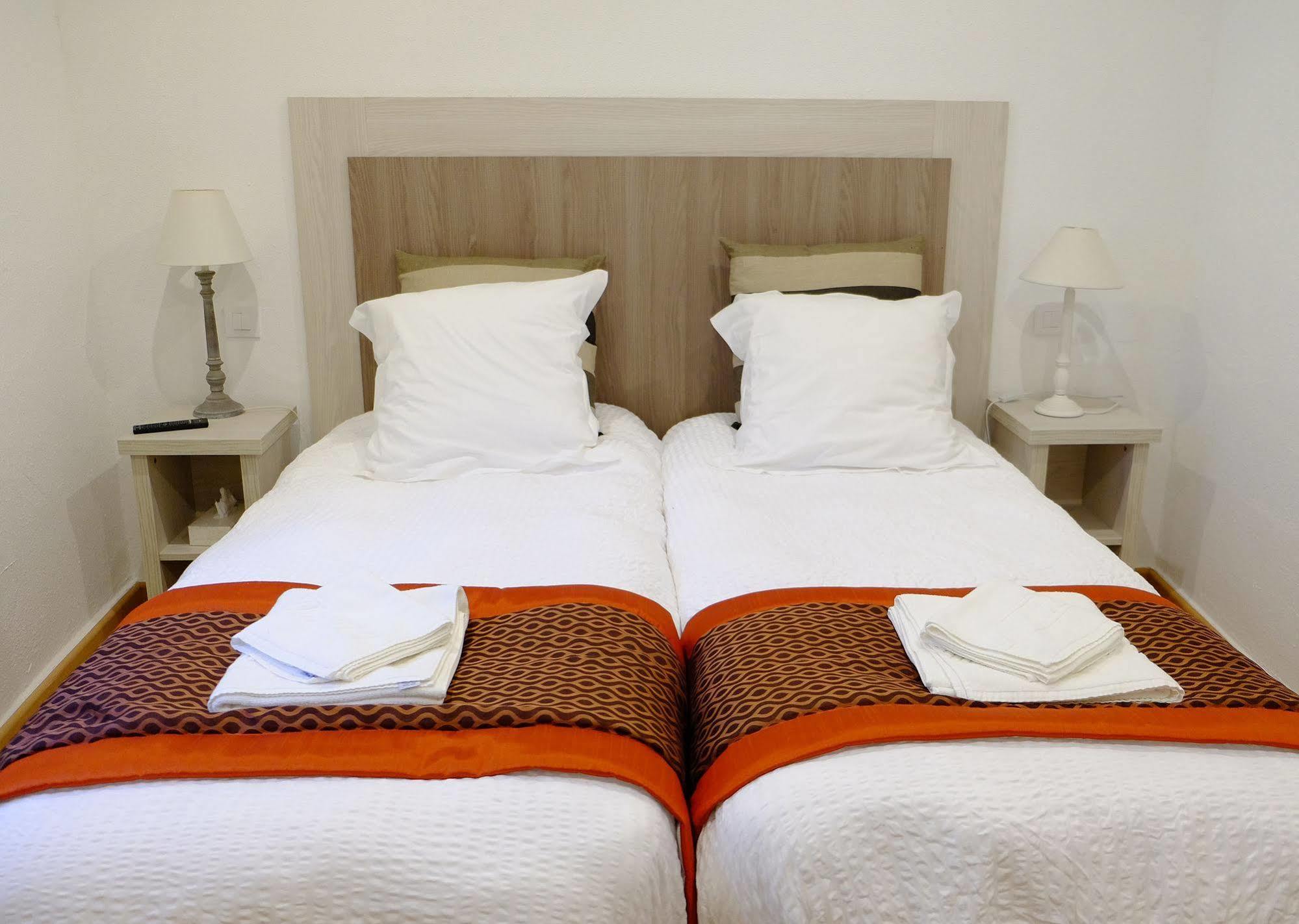 Logis Grand Hotel Pelisson ノントロン エクステリア 写真